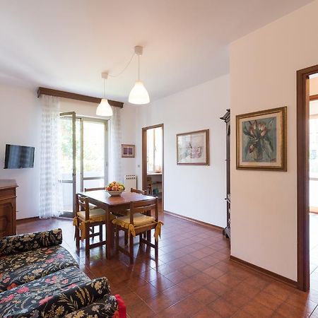 Comfort Beach House Marina di Massa Luaran gambar