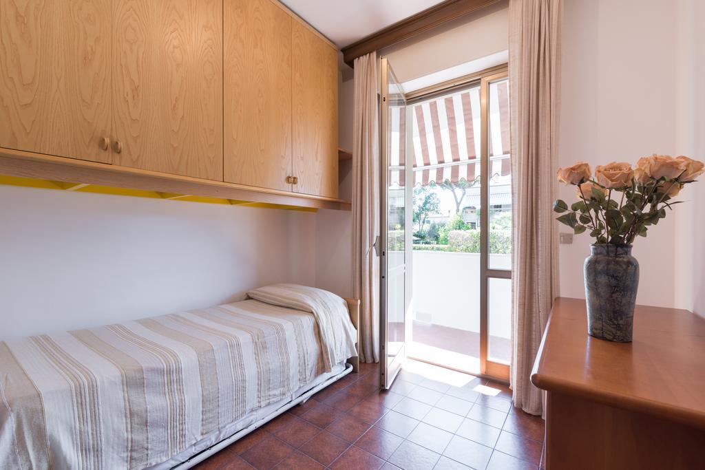 Comfort Beach House Marina di Massa Luaran gambar